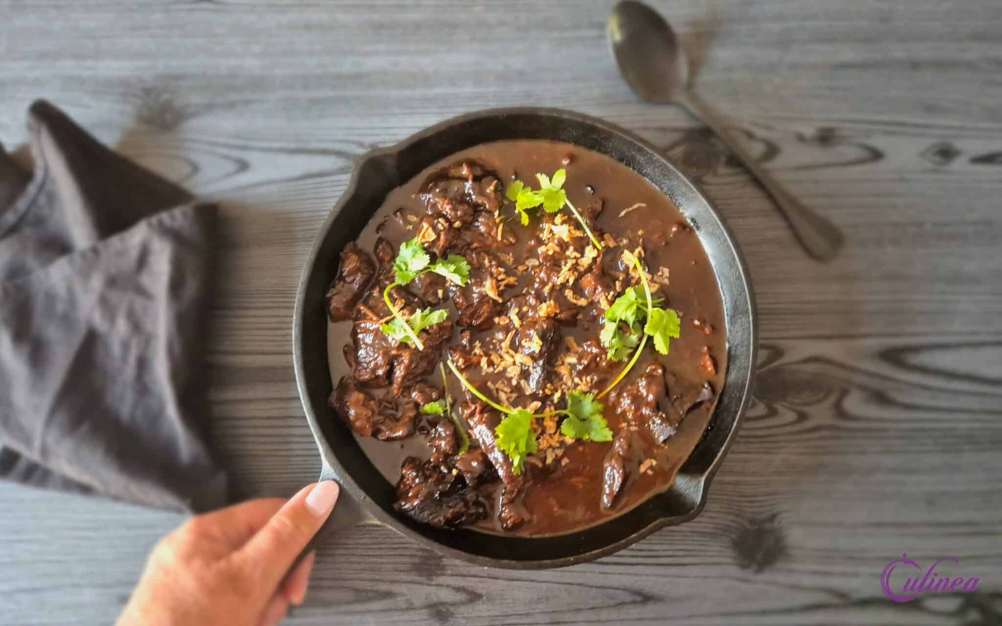 Gestoofde Aziatische runderwangen