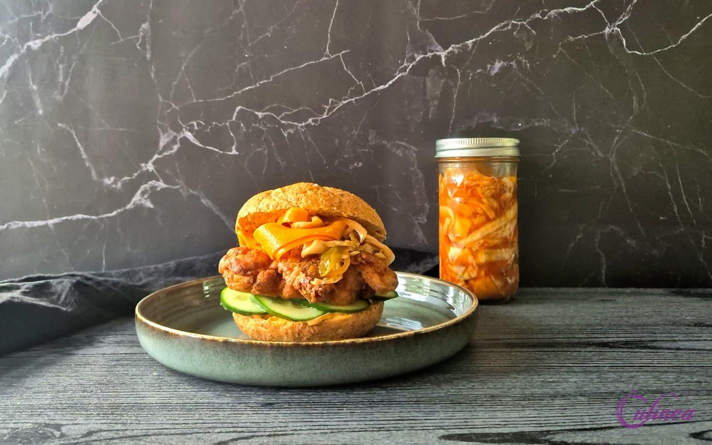 Krokante kipburger met kimchi