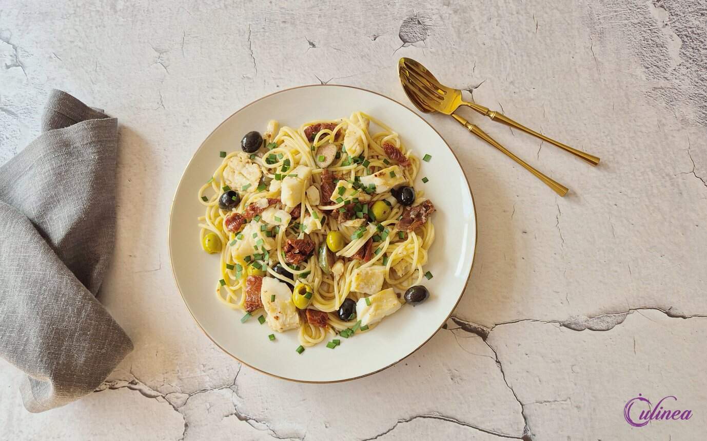 Pasta met kabeljauw en olijven
