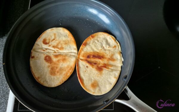 Pitabroodjes met halloumi