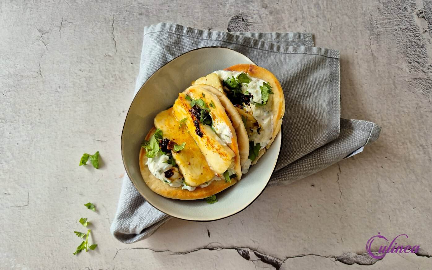 Pitabroodjes met halloumi