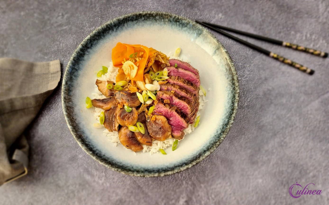 Rijstbowl met steak en kimchi