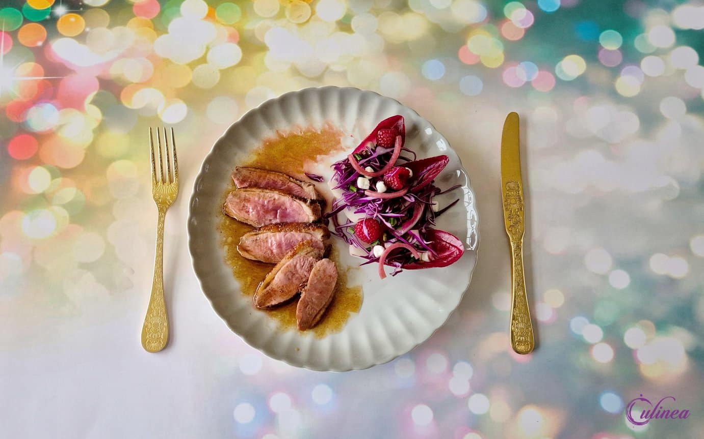 Eendenborst met Honing op een bord