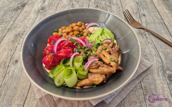Hummus bowl with gyros chicken