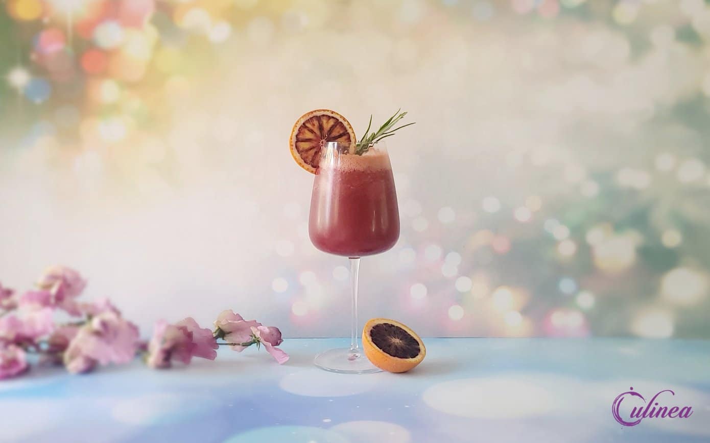 Bloedsinaasappel Aperol Spritzin een cocktail glas