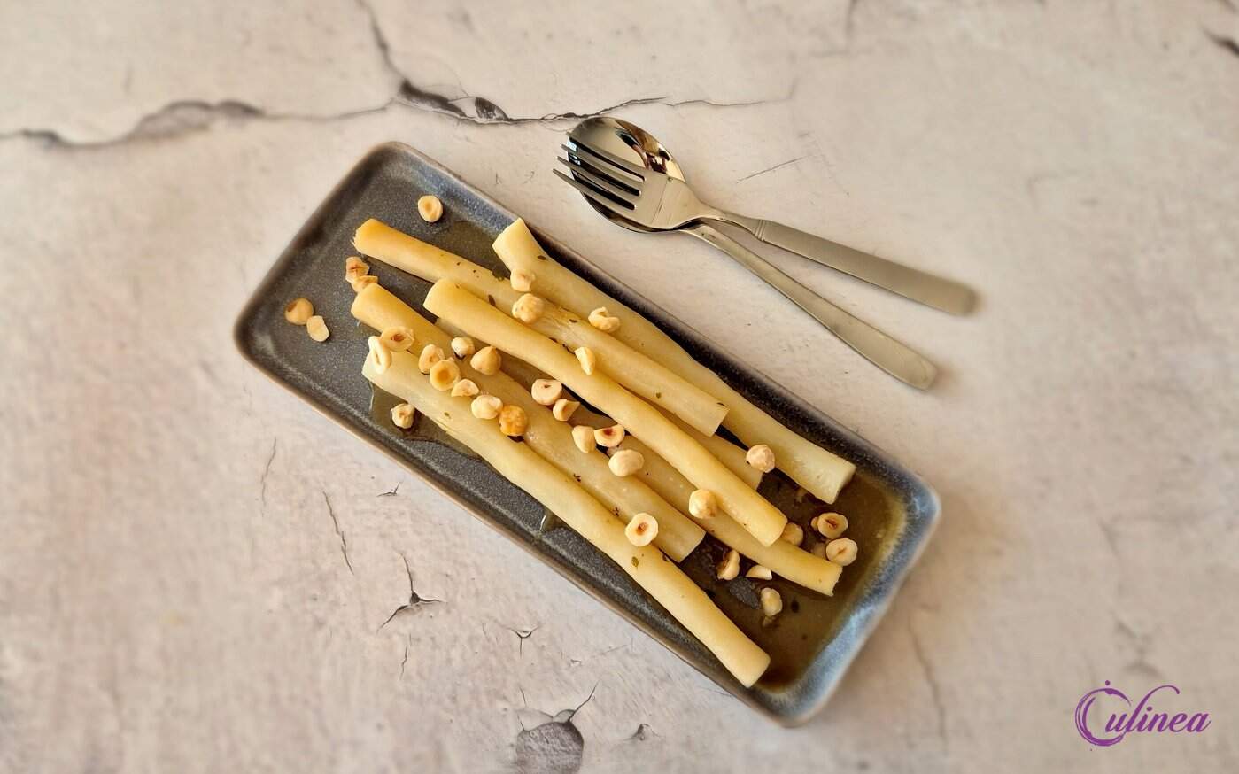 Boterzachte Schorseneer met Hazelnoten op een bord