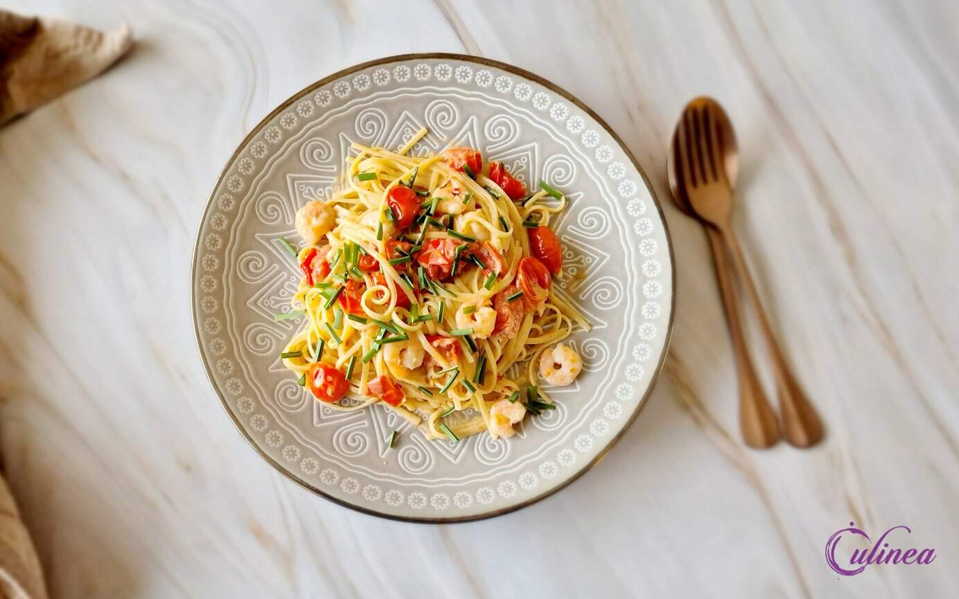 Linguine met Garnalen en Ndujaop een bord