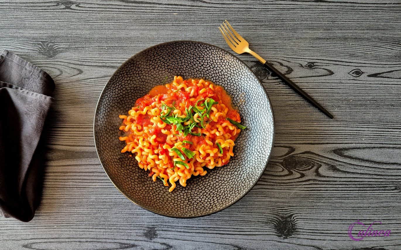 Pasta met boter-geroosterde tomatensaus