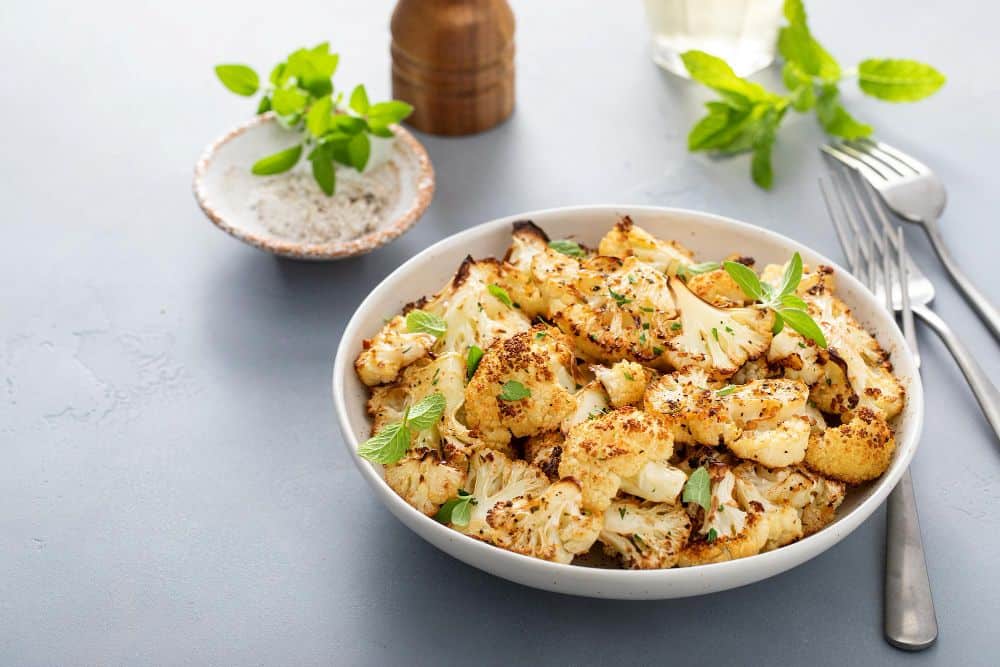 gebakken bloemkool in een kom