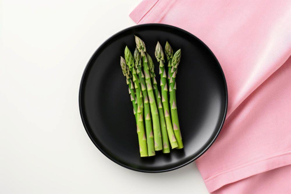 asperges op een zwarte bord