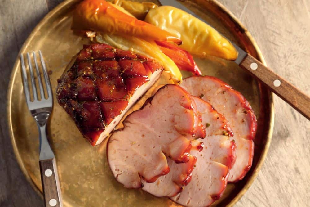 beenham met honing mosterd saus erop