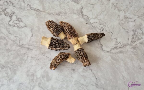 Asperges met Morieljes en Marsalasaus: