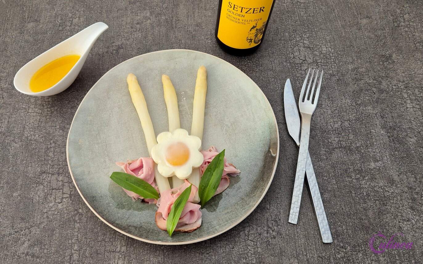 Asperges met gepocheerd ei en ham