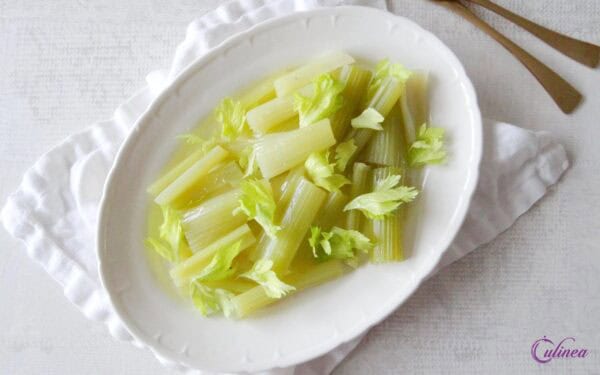 Gestoofde bleekselderij