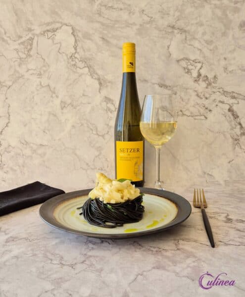 Zwarte pasta met witte asperges