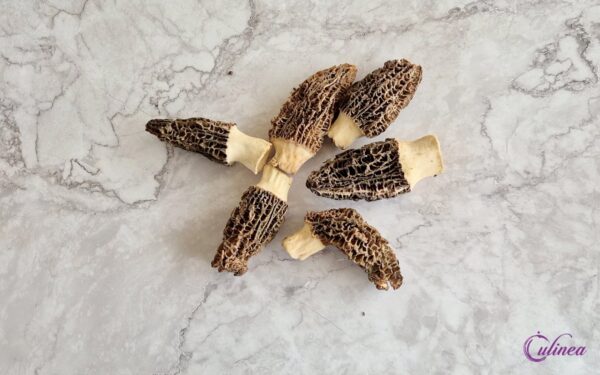 Kip met Dragon en Morieljes