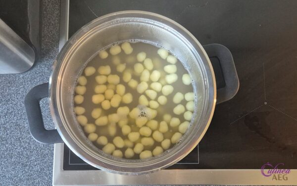 Gnocchi met courgette en burrata