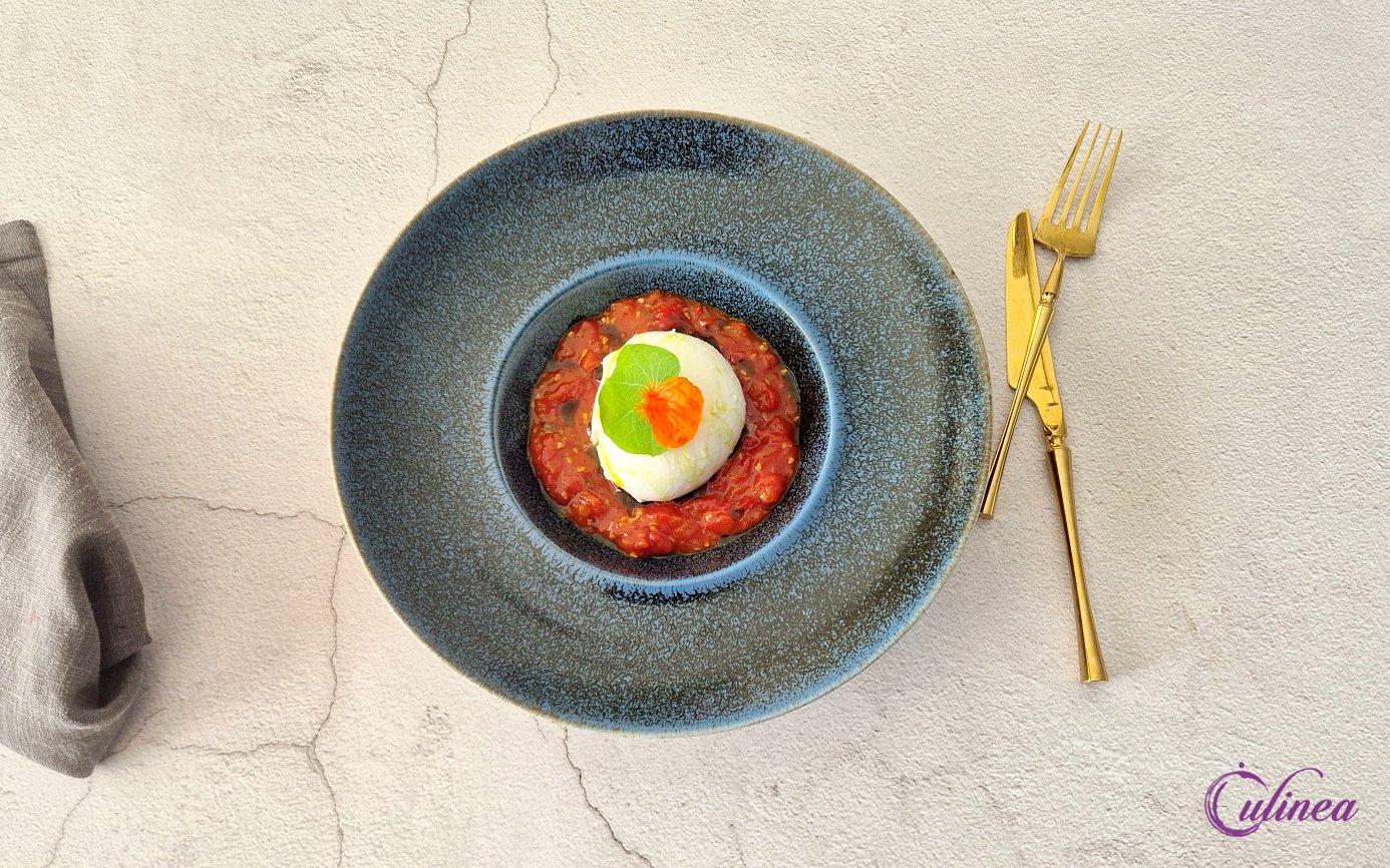 Romige Burrata op huisgemaakte Tomatensaus