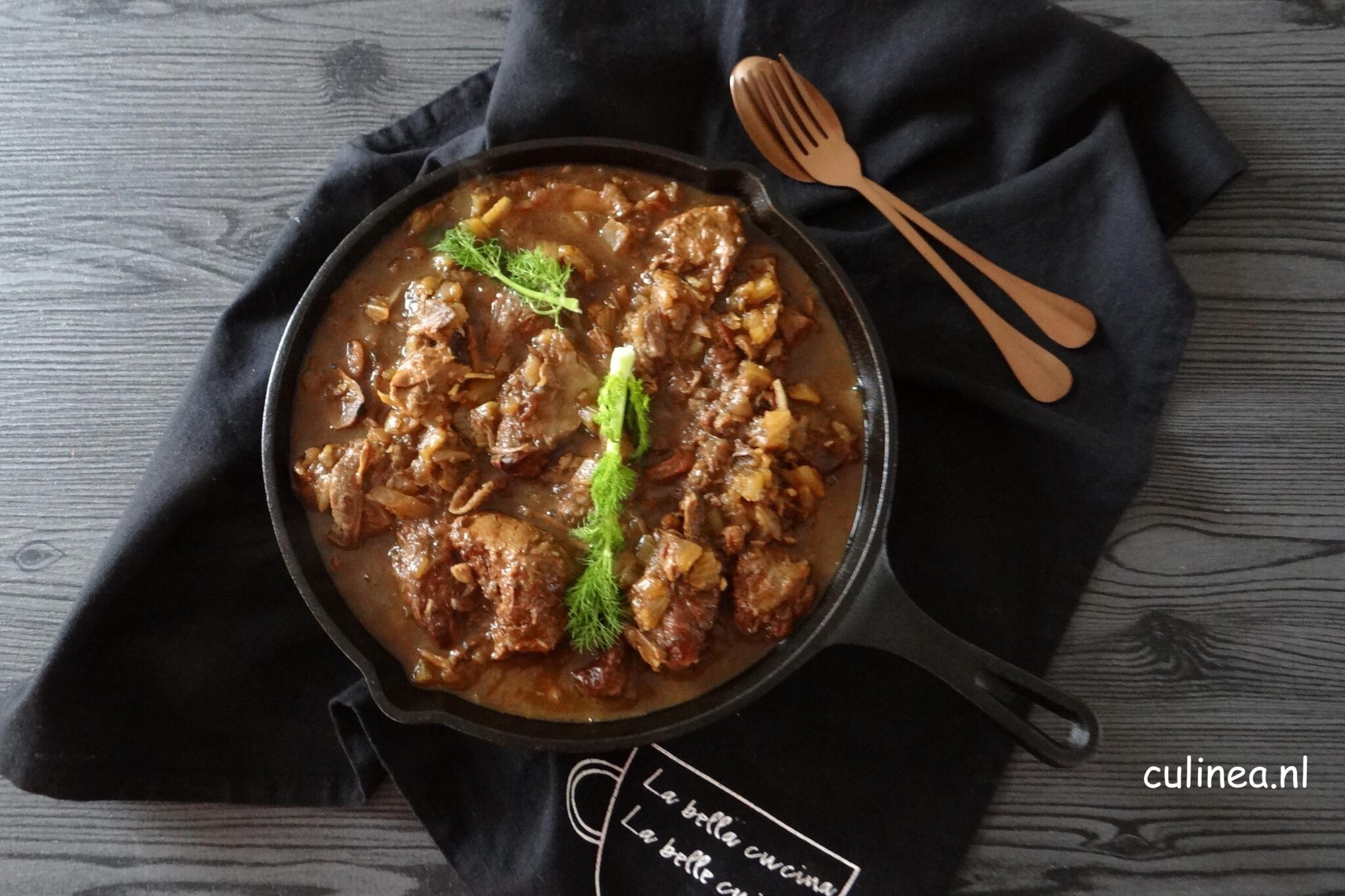 Gestoofde varkenswangetjes met venkel