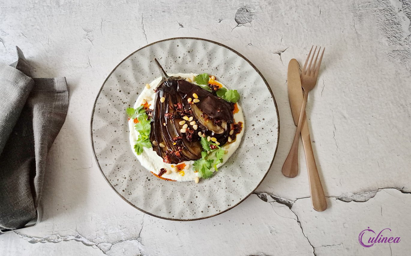 Geroosterde auberginewaaier met opgeklopte feta