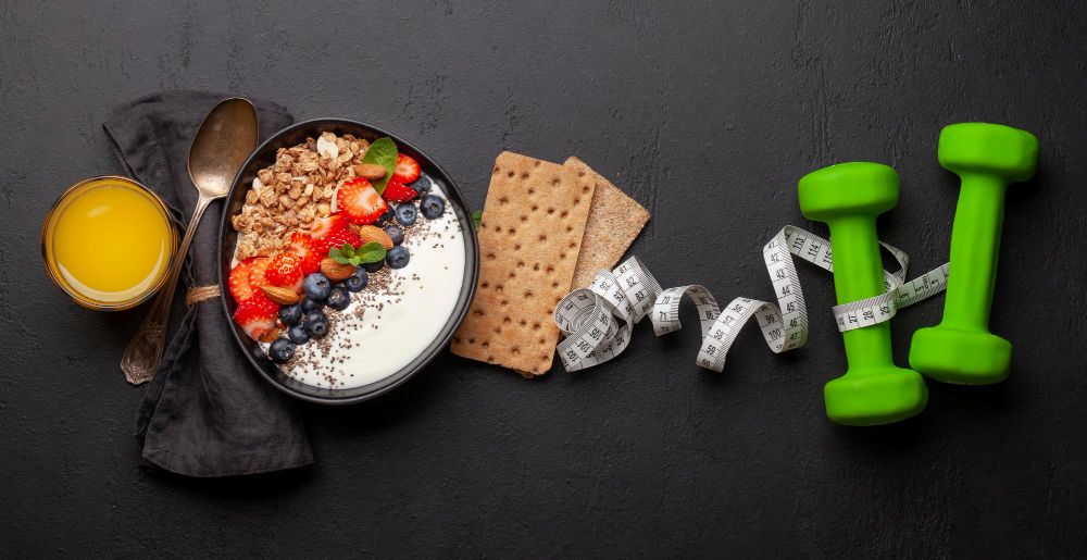 eten en sport spullen naast elkaar