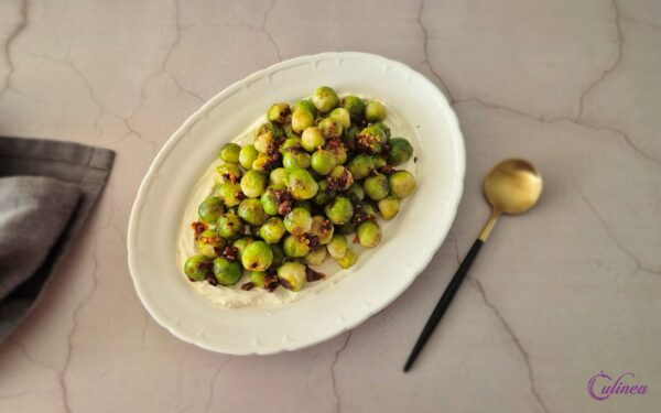 Geroosterde spruitjes met roomkaas en crispy chili-olie